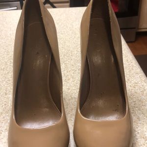 Jessica Simpson nude heels